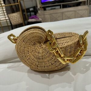 Poolside woven nautilus bag